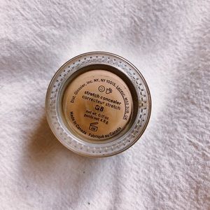 glossier stretch concealer in g8